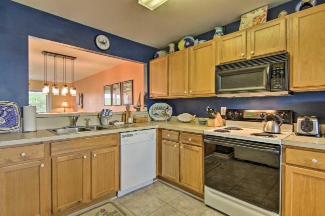 Peaceful Ocean View Condo with Pool and Bay Access Images_5