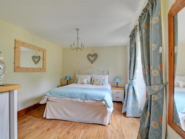 Pleasant holiday home in Dunmere with garden Images_1