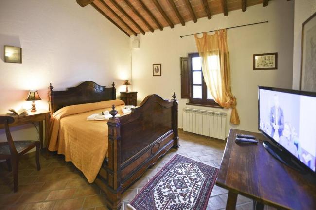 Sovignano Villa Sleeps 22 with Pool and WiFi Images_4