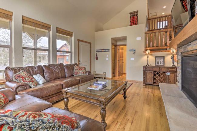 Spacious Ski-In/Ski-Out Home Base w/Mountain Views Images_5