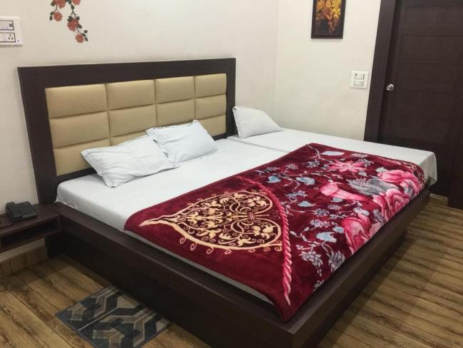 sri radhey krishna guest house. Images_3