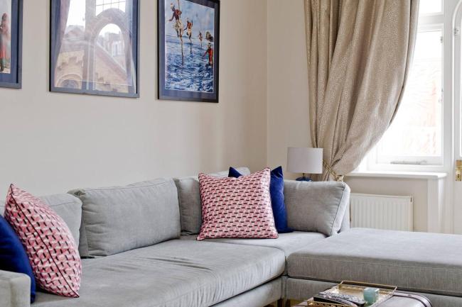Luxurious 2-Bed Apt, 5 mins from Buckingham Palace Images_2