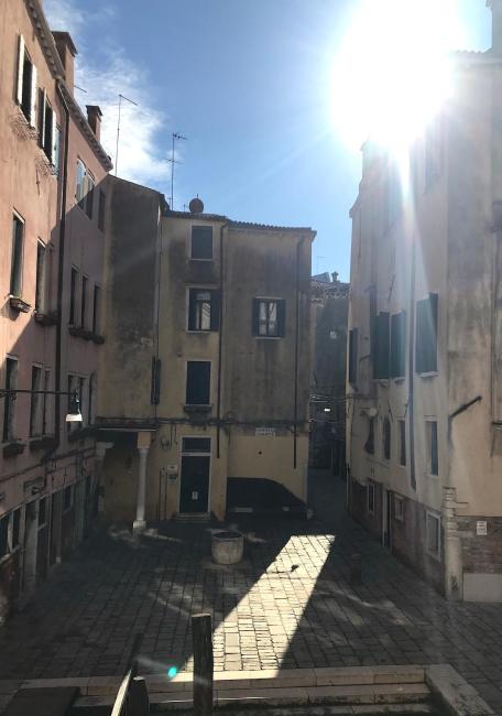 STATELY MANSION IN A NOBLE PALACE WITH CANAL VIEW Images_1