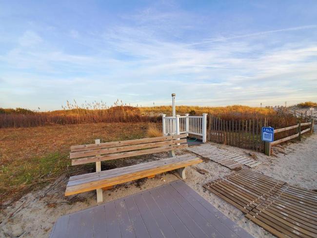 Ship Botton 2nd floor Condo with heated pool and beautiful views. Relax with your toes in the sand or poolside 140395 Images_1
