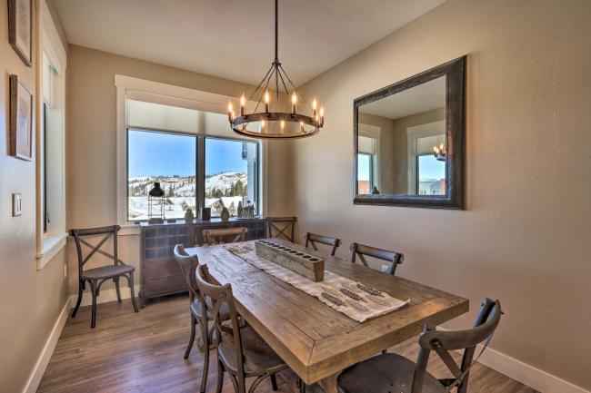 Condo with View - 1 Block to Main St - 4 Mi to Ski! Images_5