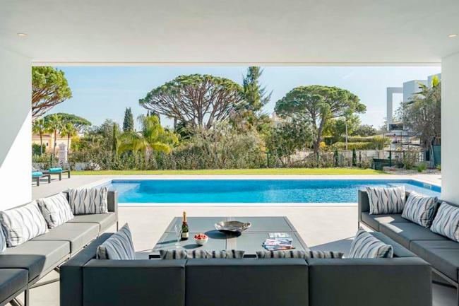 Vale do Lobo Villa Sleeps 10 with Pool Air Con and WiFi Images_2