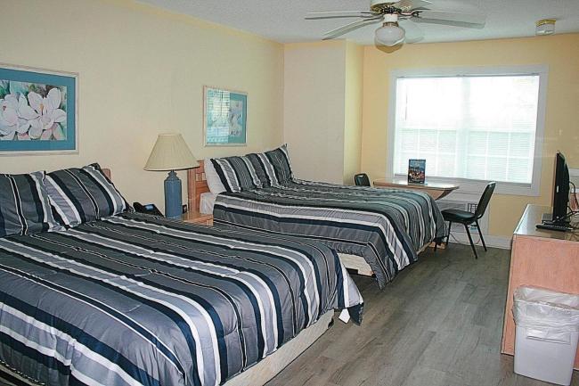 27 Holes of Golf Surrounds the Home 101L Images_1