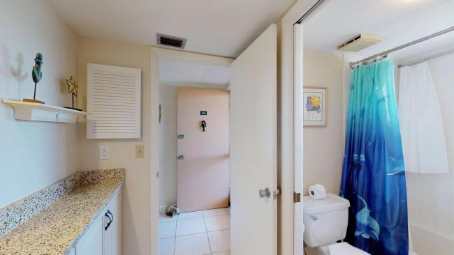 Remodeled Open Floor Plan w/ Wide River Views!!! Images_5