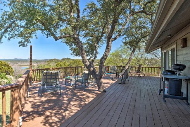Wine Country Cabin with Lake View and Shared Pool! Images_1