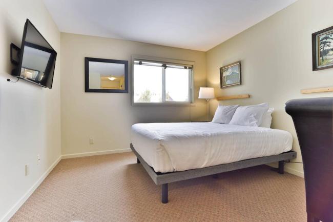 Ski in condo with great views at Timberline Condos Images_2
