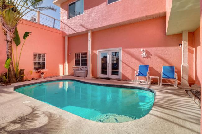 Sunset Beach Home with Pool & Gulf-View Rooftop Deck home Images_5