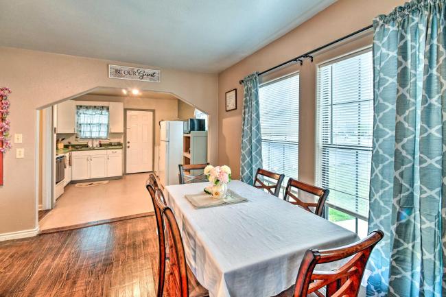 Cozy Getaway Near StMU - 4 Mi to Downtown! Images_1