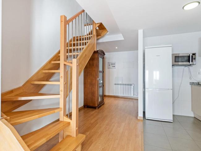 Modern Apartment in Gudar with Balcony Images_4