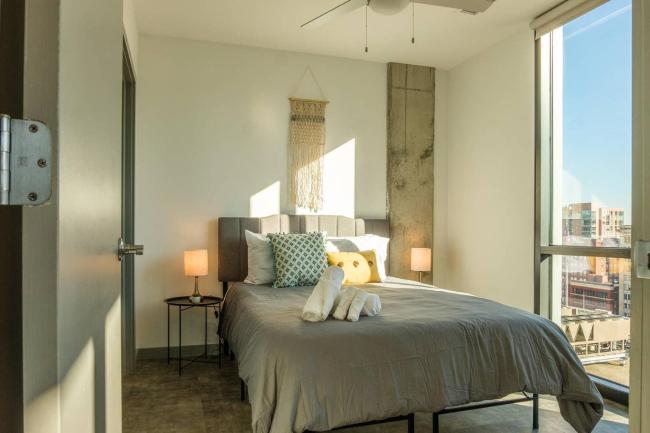 1 BR Apt with View by Frontdesk Images_3