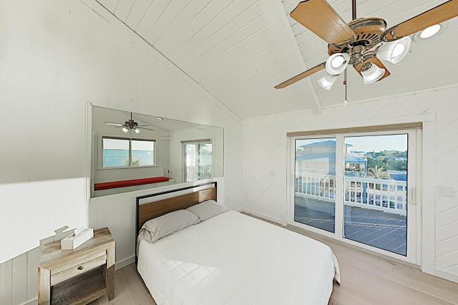 Dazzling Bay-View Home w/ Boat Docks & Huge Deck home Images_1