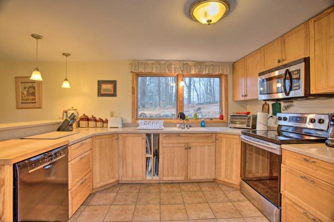 Steves House at Maple Hill 5 Mi to Worcester! Images_1