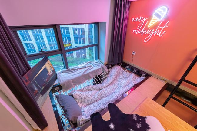 loft Apartment with slide hammock with movie viewing Images