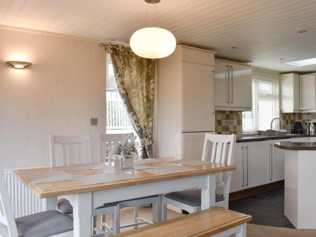 The Lazy Otter No 59-UK30749 Images_3