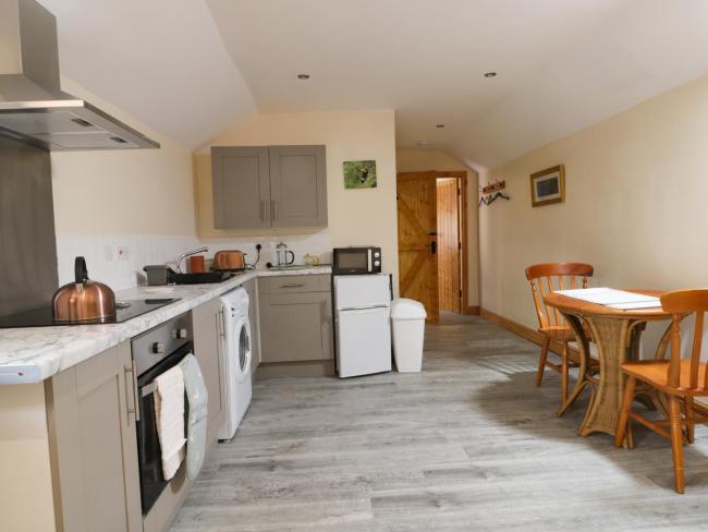 Honeybee Cottage Images_3