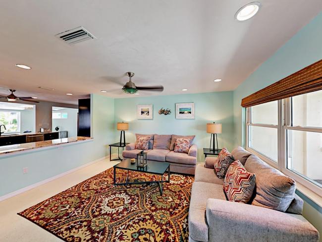 Canal-Front 3BR w/ Pool & Dock home Images_3
