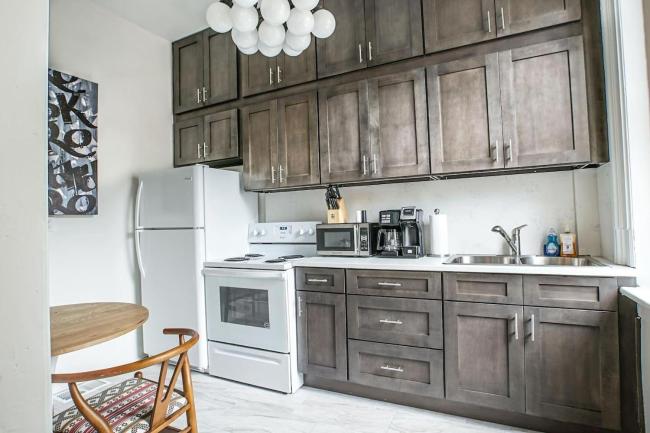 Apartment B · Stunning, Art-Filled Apt in 19th C Building Apt B Images_4