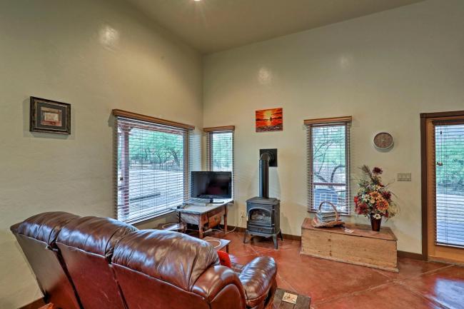 Luxe Desert Getaway with Pool and Mountain Views! Images_5