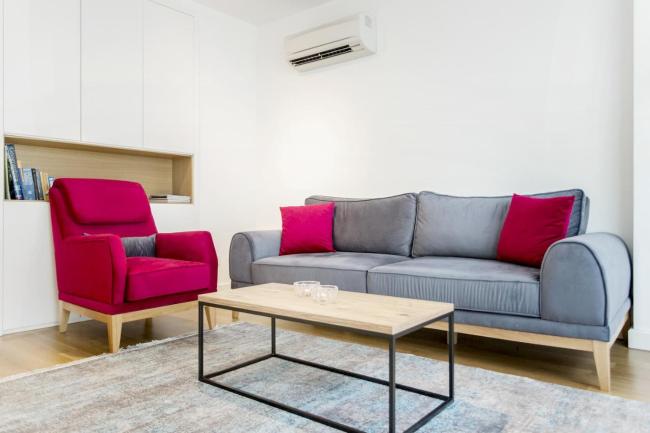 1BR Spacious Apartment Near to Moda Images_1