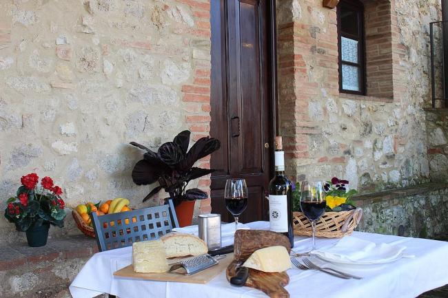 Colle di Val d'Elsa Villa Sleeps 4 Pool Images_5