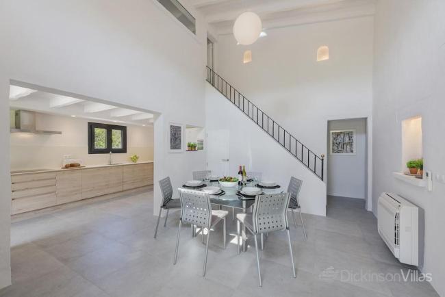 Pollenca Villa Sleeps 6 with Pool and Air Con Images_5