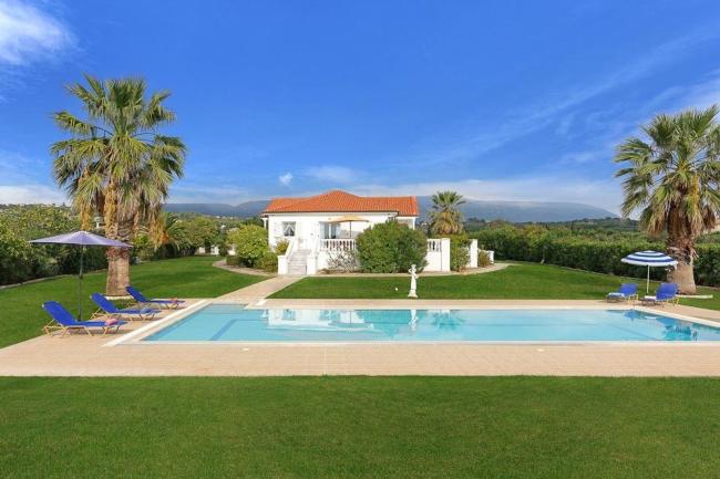 Kaligata Villa Sleeps 7 with Pool Air Con and WiFi Images_2