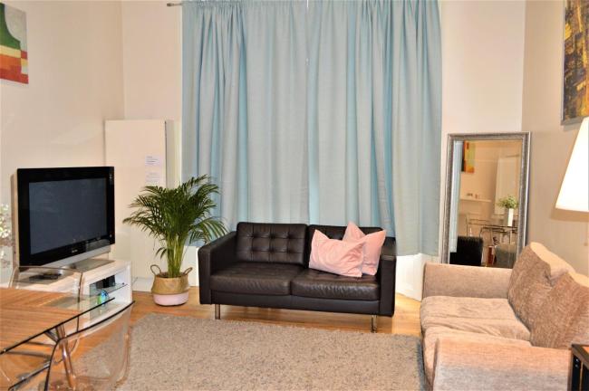 Ground Floor Flat with Private Back Garden next to Hyde Park Images_3