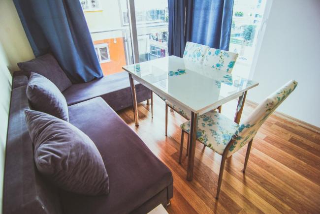 Spacious 2 Bedroom For Up To 5 With Mountain View. Free Wifi Images_2