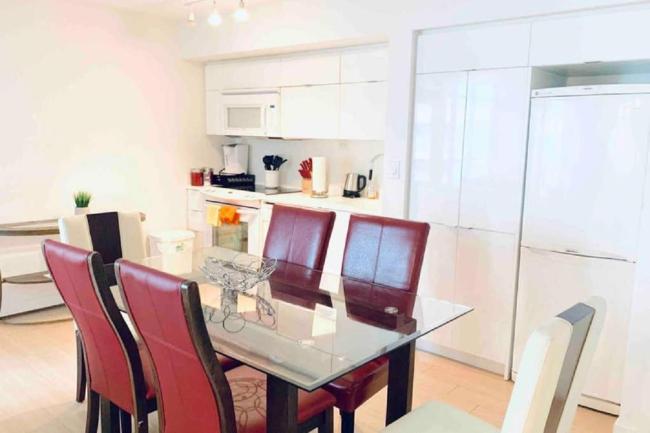 Large Beautiful 2 BR + 1 Large Den Images_5