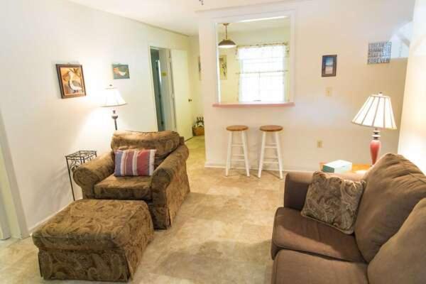 Affordable & Comfortable Beach Home - Less than One Block from the Ocean!! Images_4