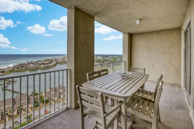 Stunning 3BR 2BA Updated 19th Floor Resort Condo Images_3