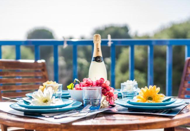 Portocolom Apartment Sleeps 4 with Air Con and WiFi Images_1