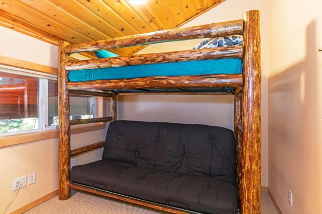 Paradise Awaits by Tahoe Mountain Properties Images_3