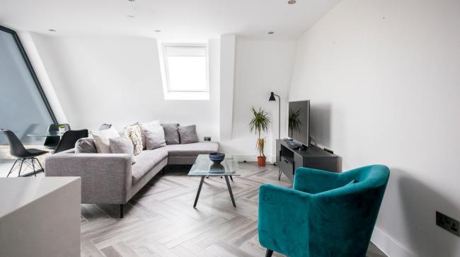 Plum Guide - Aloe Palm Images_1