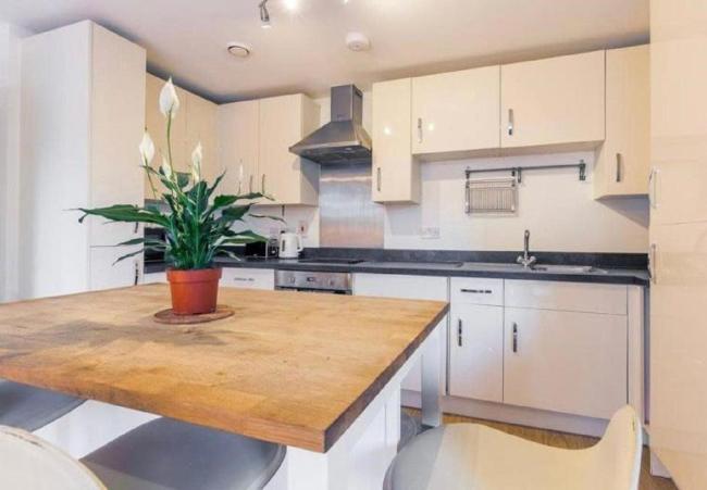 Bow Stays by Stay Guru Images_2