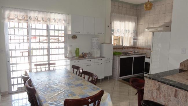 Sobrado com 4 quartos que acomodam 12 pessoas Images_4