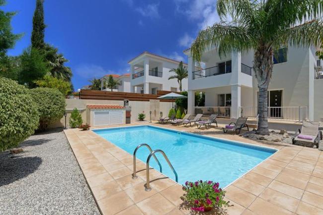 Villa in Pegeia Sleeps 7 with Pool Air Con and WiFi Images_3