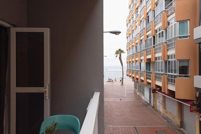 Beachside apartment with lateral sea view Images_2