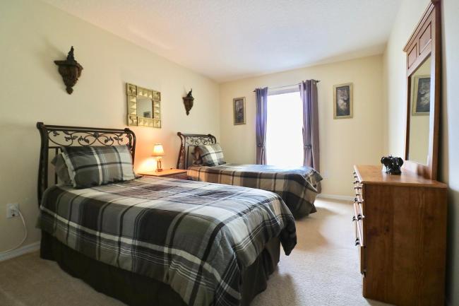 Perfect Large Gated Home w Pool Near Golf Course Images_4