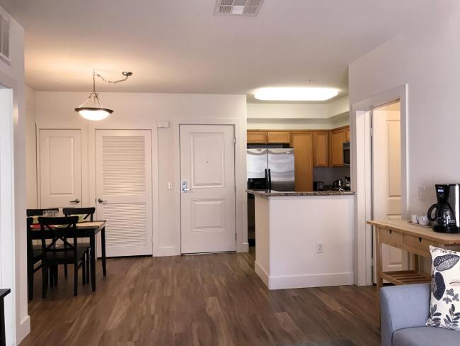 Perfect Apt near UCLA w Parking Gym Pool WIFI in Westwood B3 Images_4