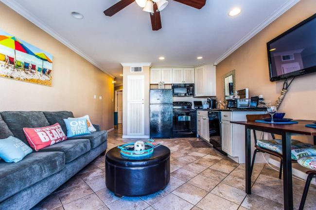 Elegant Condo With Pool Steps To The Beach Images_4