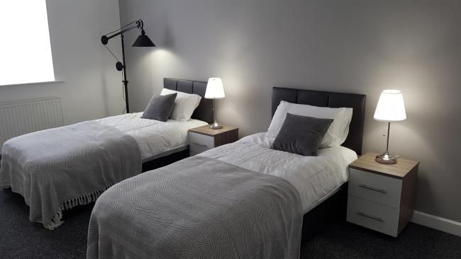 HUGE SERVICED HOUSE MINUTES AWAY FROM NEWCASTLE Sleeps 20 Images_4