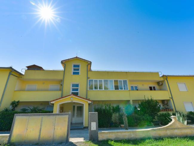 Simplistic Apartment in Medulin with Terrace Images_4