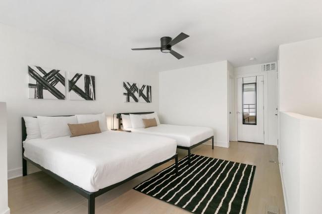 Simply Elegant 1 BR Loft next to Wrigley F Addison Images_1