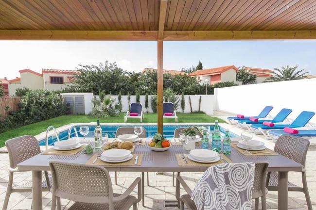 Cala en Bosch Villa Sleeps 8 with Pool Air Con and WiFi Images_3