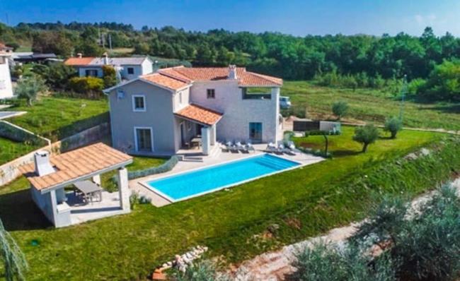 Nova Vas Villa Sleeps 8 with Pool Air Con and WiFi Images_3